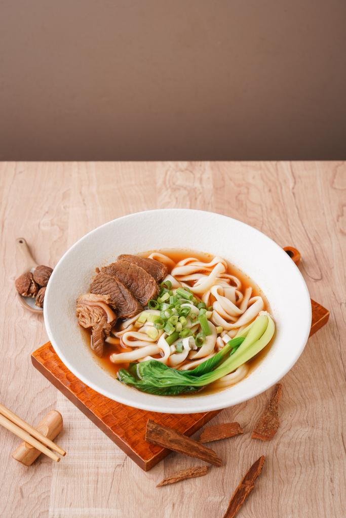 刀削豬肉麵(紅燒/麻辣)