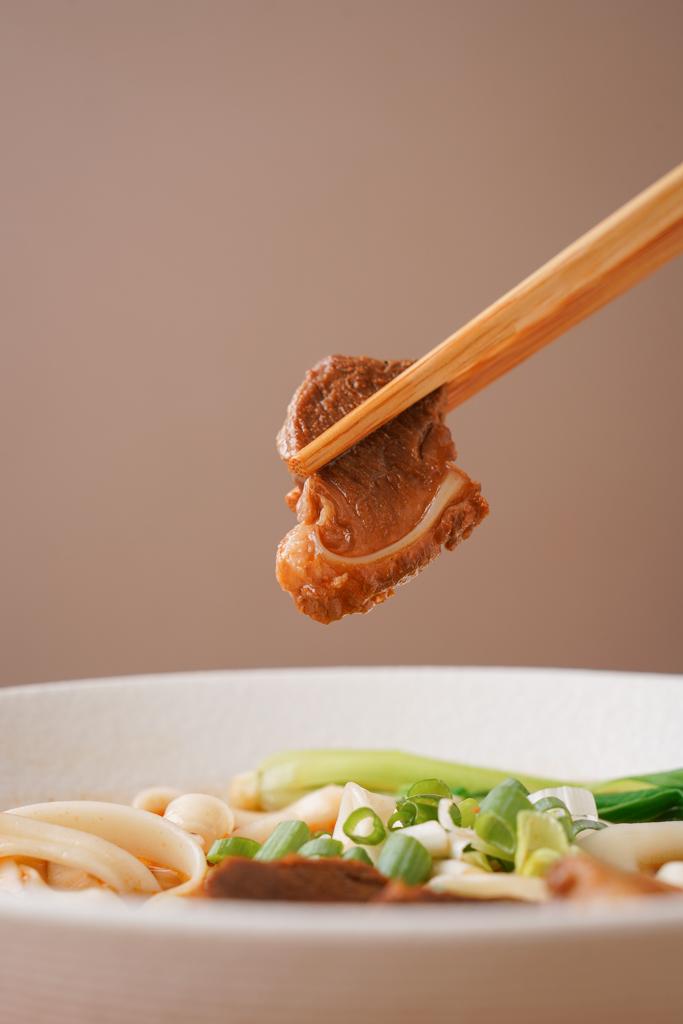 刀削豬肉麵(紅燒/麻辣)