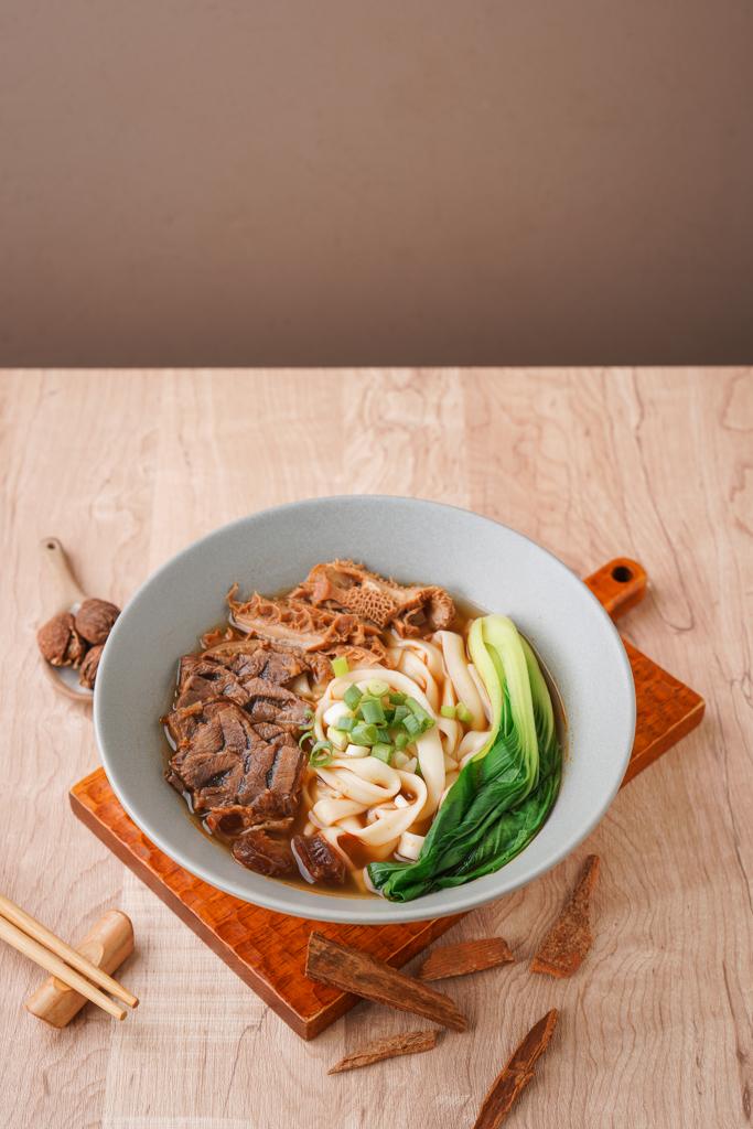 刀削牛肉三寶麵(紅燒/麻辣)