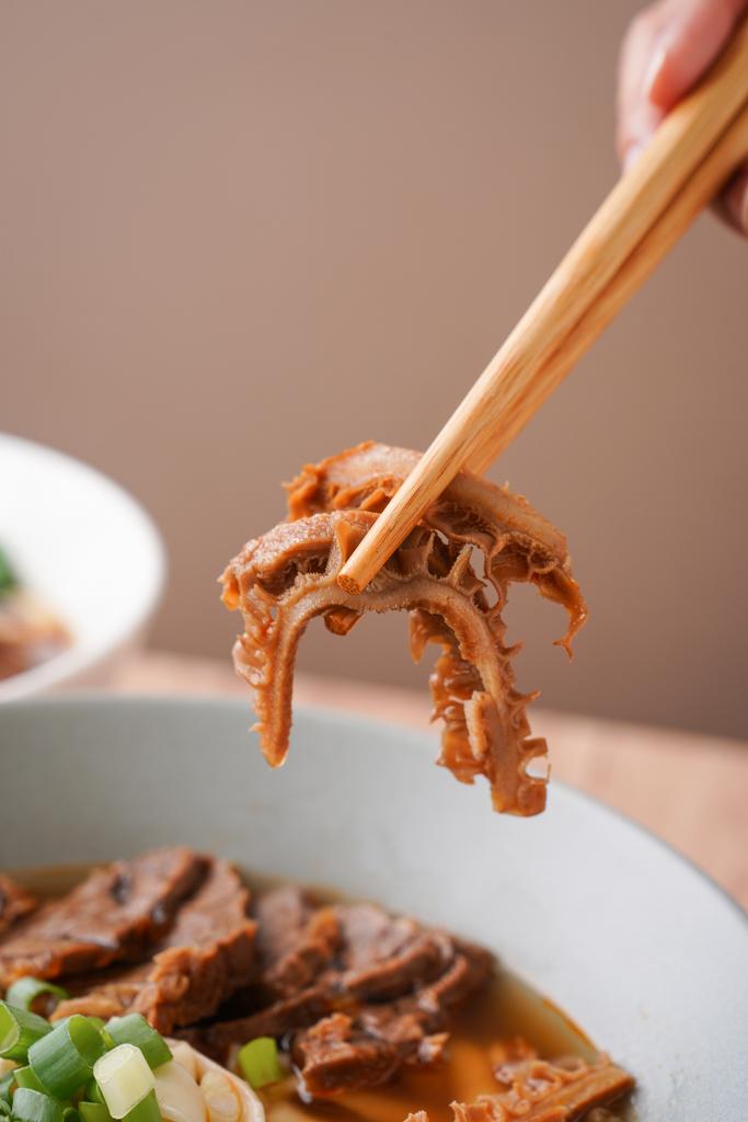 刀削牛肉三寶麵(紅燒/麻辣)