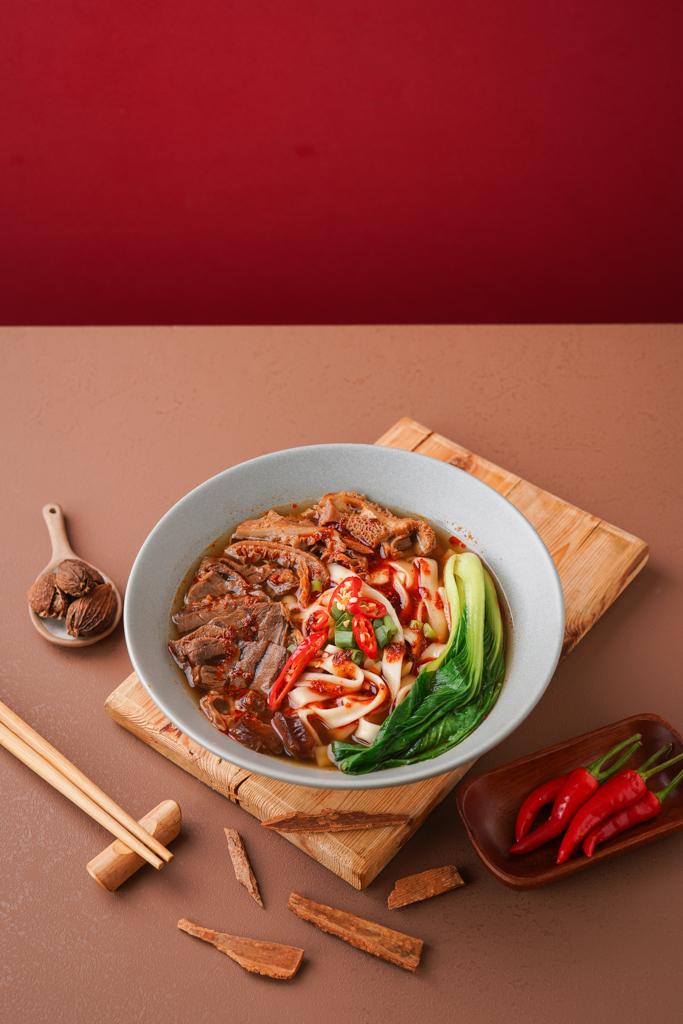 刀削牛肉三寶麵(紅燒/麻辣)