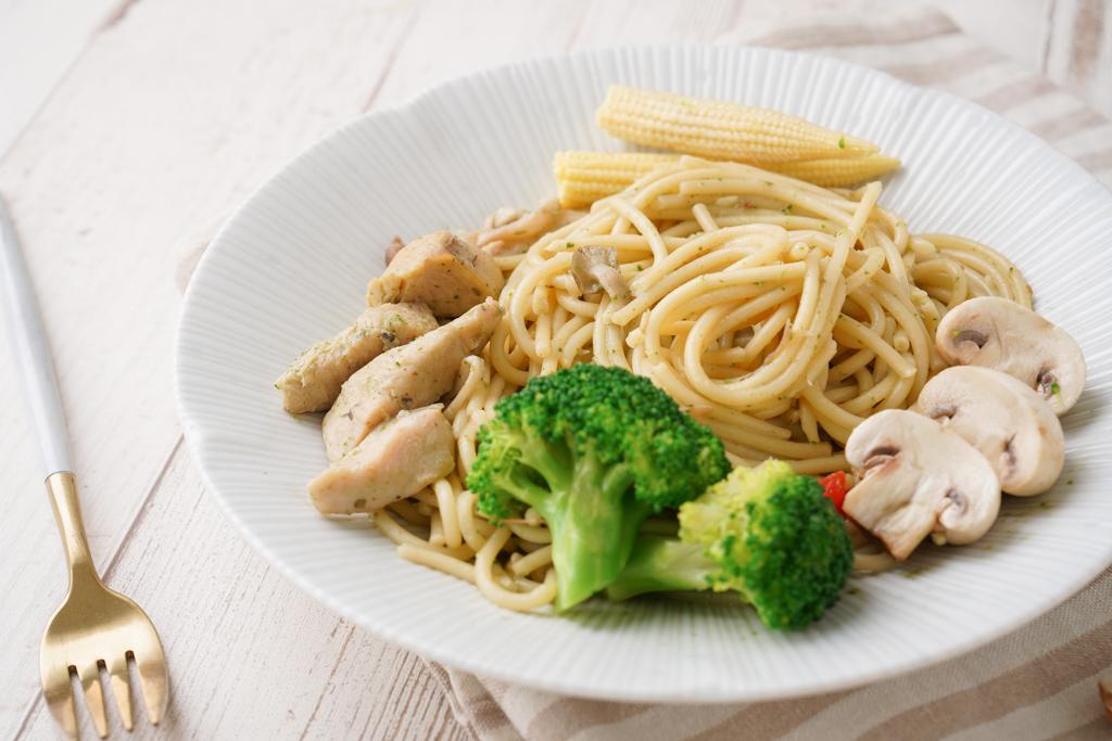 青醬義大利麵-香草雞肉